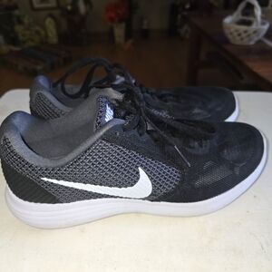 Nike Revolution 3 size 7.5 W sneakers